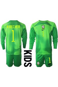 Brazilië Alisson Becker #1 Doelman Babytruitje Uit tenue Kind WK 2022 Lange Mouw (+ Korte broeken)